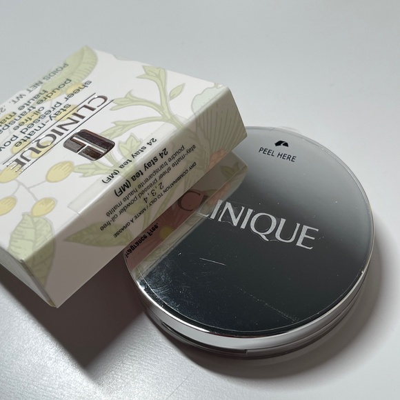 NIB RARE Clinique Stay-Matte Sheer Pressed Powder 24 Stay Tea Oil-Free Makeup - Picture 3 of 6